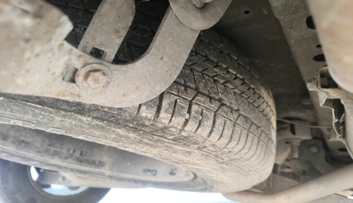 2013 Mahindra XUV500 W8, Diesel, Manual, 2,99,878 km, tyre