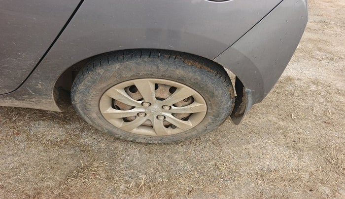 2013 Hyundai Eon SPORTZ, Petrol, Manual, 1,07,073 km, tyre