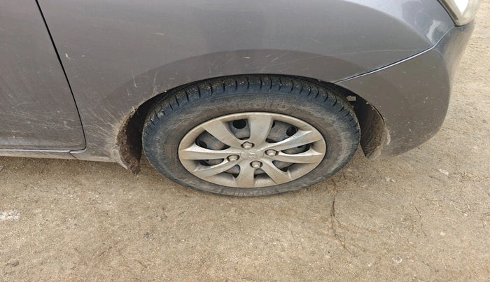 2013 Hyundai Eon SPORTZ, Petrol, Manual, 1,07,073 km, tyre