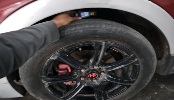 2015 Hyundai Creta SX PLUS AT 1.6 DIESEL, Diesel, Automatic, 1,72,866 km, tyre