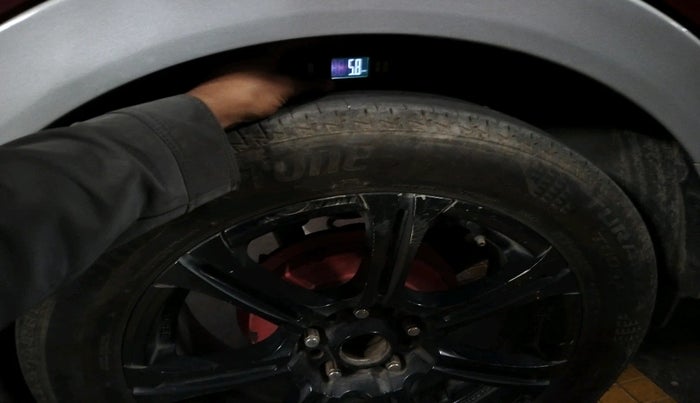 2015 Hyundai Creta SX PLUS AT 1.6 DIESEL, Diesel, Automatic, 1,72,866 km, tyre