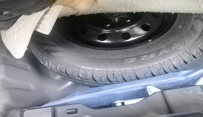 2024 Maruti Dzire VXI, Petrol, Manual, 8,682 km, tyre