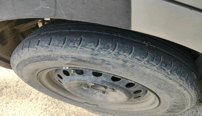 2012 Maruti Swift Dzire VDI, Diesel, Manual, 2,00,879 km, tyre