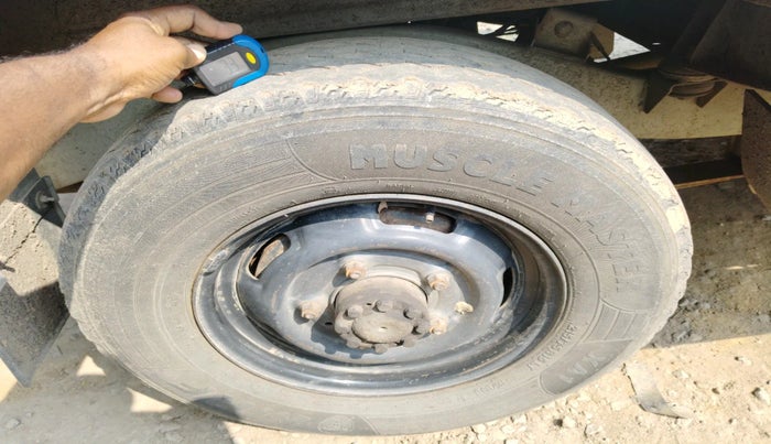 2012 Mahindra Bolero SLE BS-III, Diesel, Manual, 78,413 km, tyre