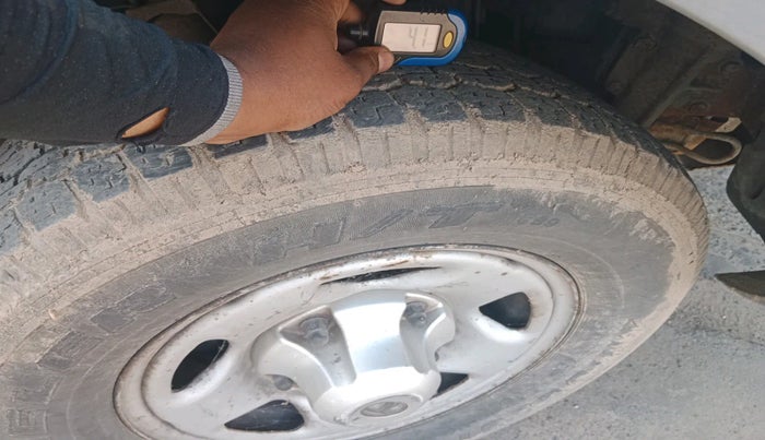 2012 Tata Safari 4X2 LX DICOR, Diesel, Manual, 2,15,699 km, tyre