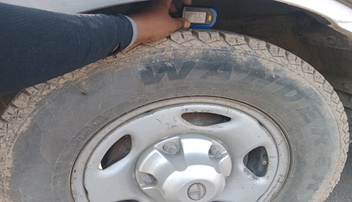 2012 Tata Safari 4X2 LX DICOR, Diesel, Manual, 2,15,699 km, tyre