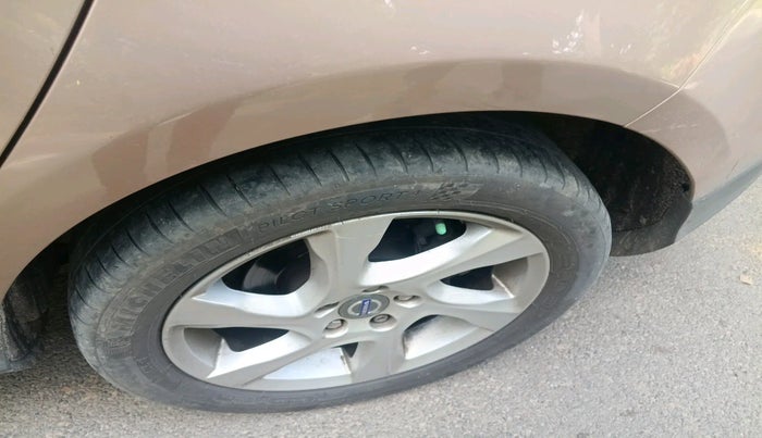 2013 Volvo V40 Cross Country D3, Diesel, Automatic, 94,593 km, tyre