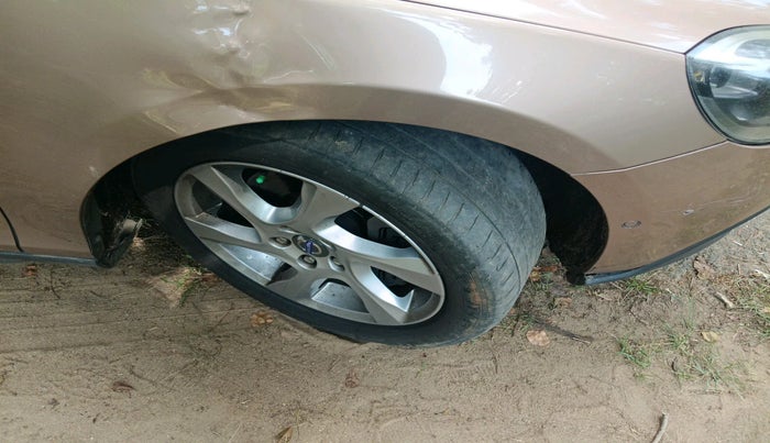 2013 Volvo V40 Cross Country D3, Diesel, Automatic, 94,593 km, tyre