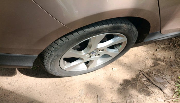 2013 Volvo V40 Cross Country D3, Diesel, Automatic, 94,593 km, tyre