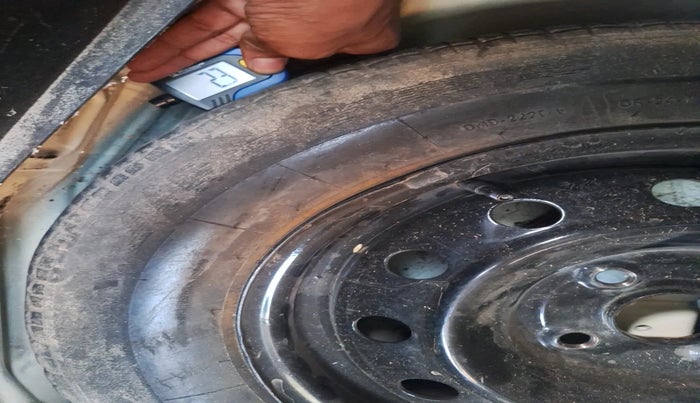 2013 Maruti Swift VDI, Diesel, Manual, 1,31,543 km, tyre