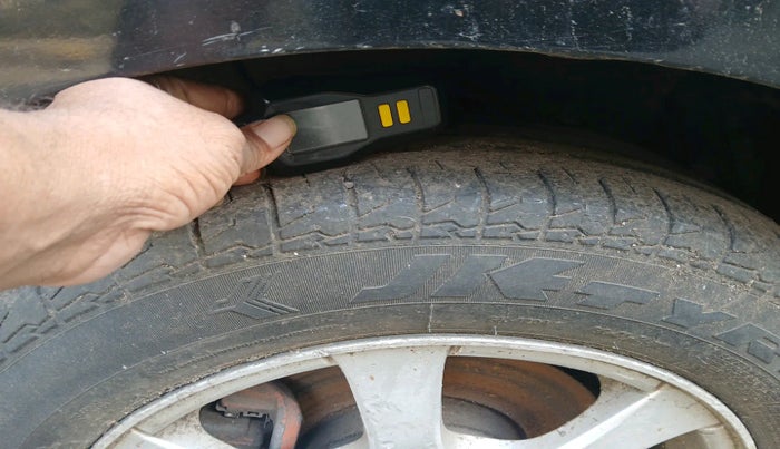 2013 Chevrolet Cruze LTZ, Diesel, Manual, 1,58,500 km, tyre