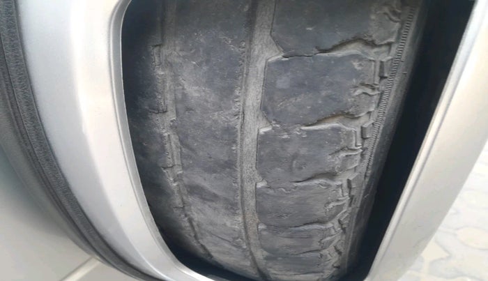 2018 Mahindra TUV300 T8, Diesel, Manual, 1,01,175 km, tyre