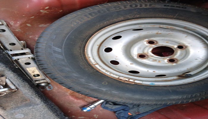 2010 Maruti Alto LXI, Petrol, Manual, 97,490 km, tyre