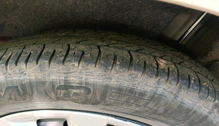 2014 Maruti Swift Dzire VXI, Petrol, Manual, 57,769 km, tyre