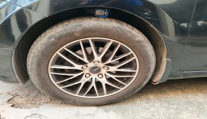 2013 Hyundai New Elantra 1.6 SX AT DIESEL, Diesel, Automatic, 1,63,392 km, tyre