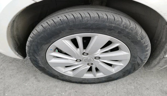 2017 Maruti Swift ZDI, Diesel, Manual, 1,00,174 km, tyre