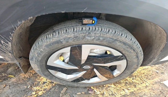 2023 Nissan MAGNITE XE, Petrol, Manual, 6,967 km, tyre