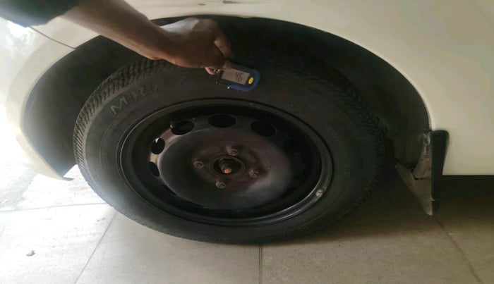 2013 Ford Figo ZXI 1.2 PETROL, Petrol, Manual, 88,030 km, tyre