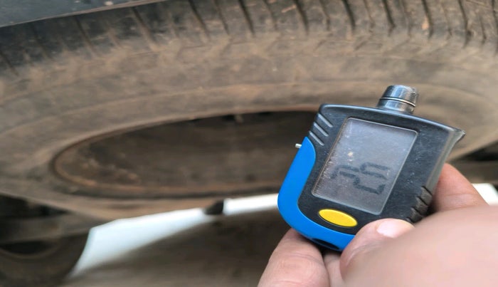 2014 Mahindra XUV500 W6, Diesel, Manual, 1,06,300 km, tyre