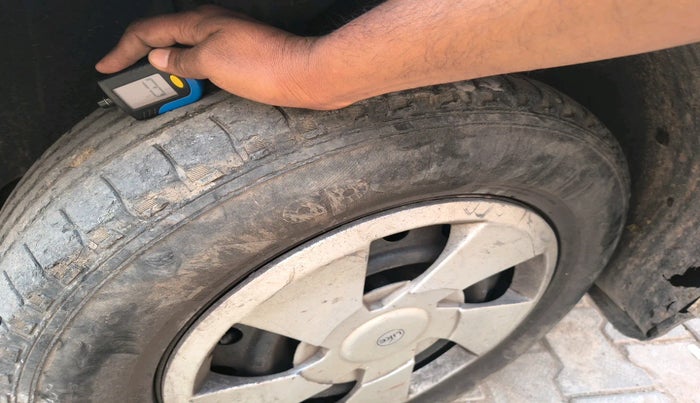 2014 Mahindra XUV500 W6, Diesel, Manual, 1,06,300 km, tyre