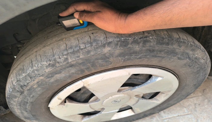 2014 Mahindra XUV500 W6, Diesel, Manual, 1,06,300 km, tyre