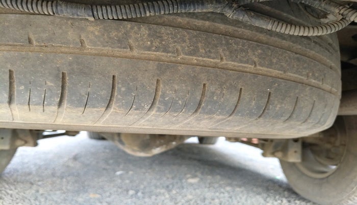 2011 Mahindra Scorpio VLX 2WD BS-III, Diesel, Manual, 1,08,308 km, tyre