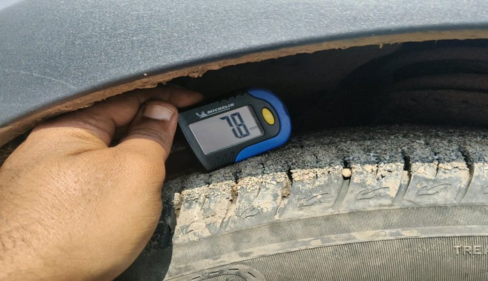 2021 Mahindra XUV300 W8 (O) 1.2 PETROL, Petrol, Manual, 82,509 km, tyre