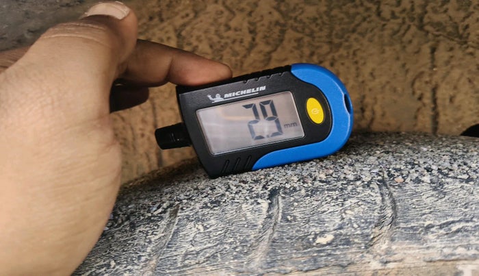 2021 Mahindra XUV300 W8 (O) 1.2 PETROL, Petrol, Manual, 82,509 km, tyre