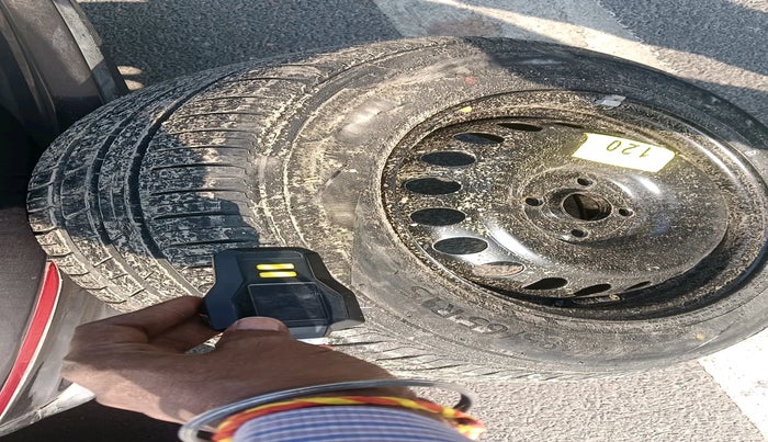 2017 Hyundai Verna 1.6 VTVT SX (O) AT, Petrol, Automatic, 77,573 km, tyre