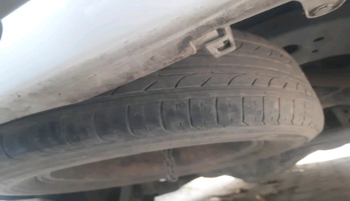 2017 Toyota Innova Crysta 2.4 GX 8 STR, Diesel, Manual, 1,48,511 km, tyre