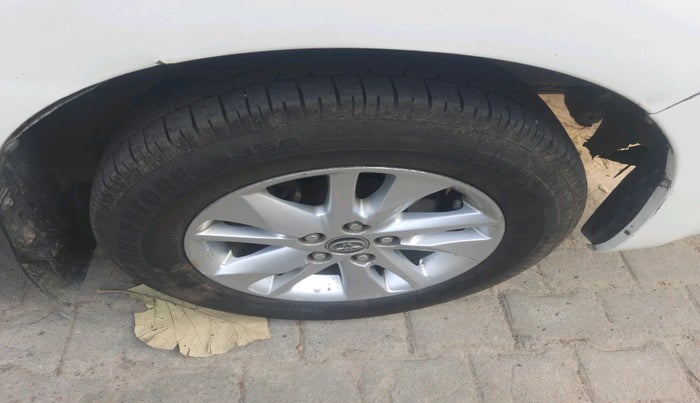 2017 Toyota Innova Crysta 2.4 GX 8 STR, Diesel, Manual, 1,48,511 km, tyre