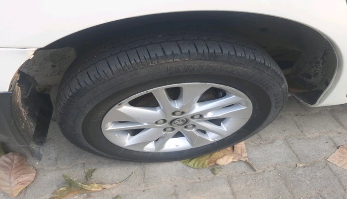 2017 Toyota Innova Crysta 2.4 GX 8 STR, Diesel, Manual, 1,48,511 km, tyre