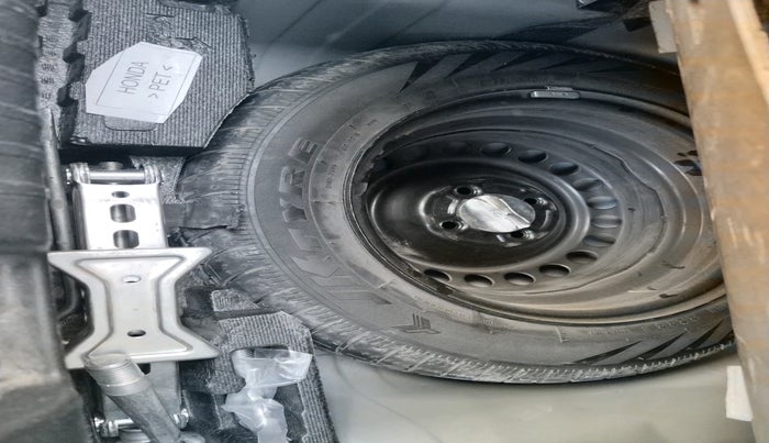 2016 Honda Amaze 1.2L I-VTEC VX, Petrol, Manual, 52,750 km, tyre