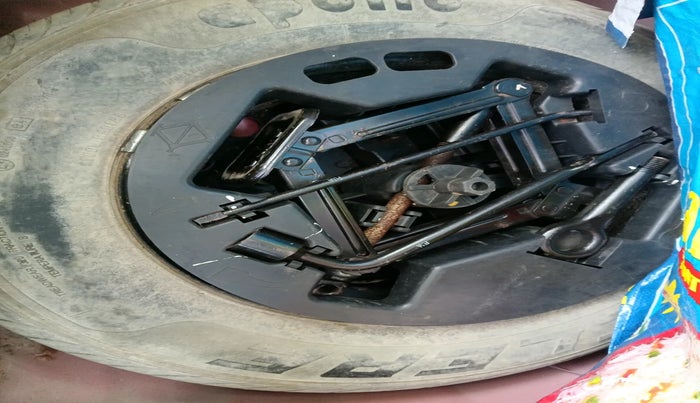 2011 Hyundai i10 SPORTZ 1.2, Petrol, Manual, 1,20,000 km, tyre