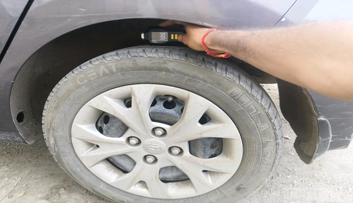 2015 Hyundai Grand i10 SPORTZ 1.1 CRDI, Diesel, Manual, 1,93,207 km, tyre