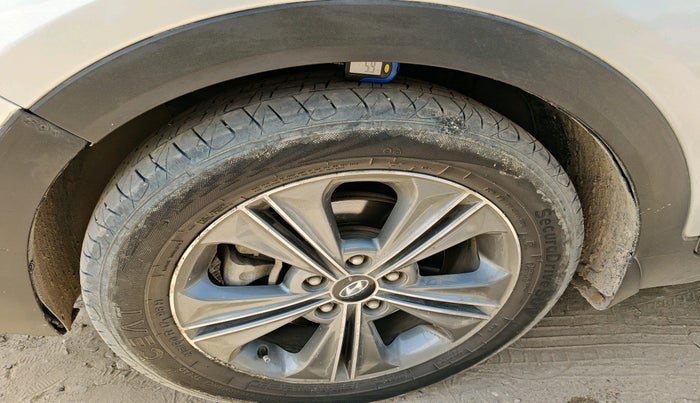 2016 Hyundai Creta SX PLUS AT 1.6 DIESEL, Diesel, Automatic, 1,24,694 km, tyre