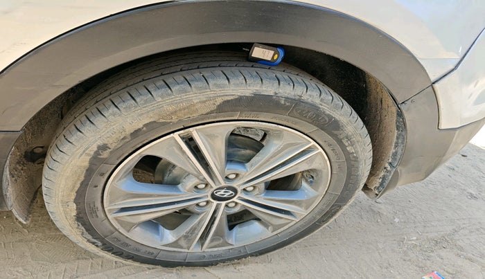 2016 Hyundai Creta SX PLUS AT 1.6 DIESEL, Diesel, Automatic, 1,24,694 km, tyre