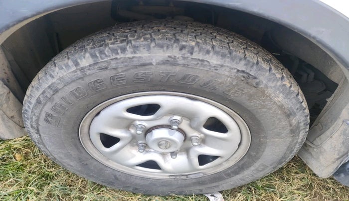 2017 Tata Hexa XM 4X2 7 STR, Diesel, Manual, 57,747 km, tyre