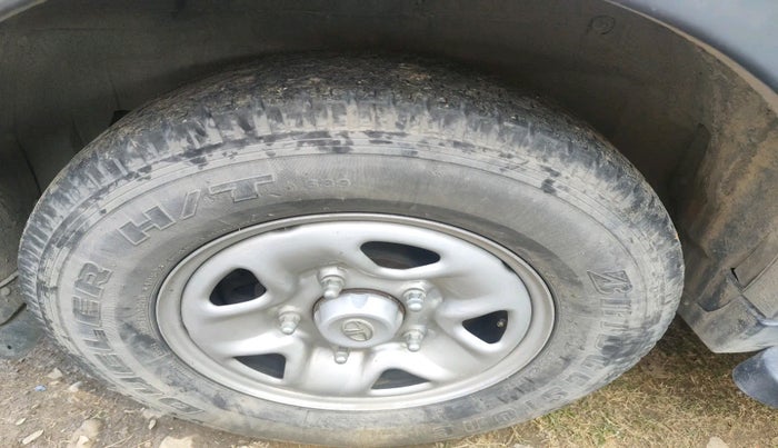 2017 Tata Hexa XM 4X2 7 STR, Diesel, Manual, 57,747 km, tyre