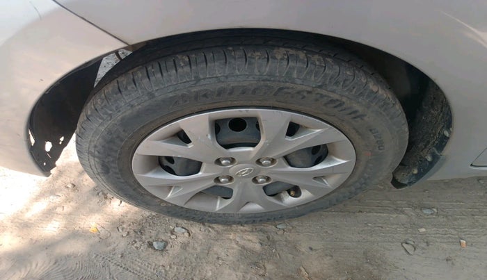 2016 Hyundai Grand i10 SPORTZ 1.2 KAPPA VTVT, Petrol, Manual, 84,374 km, tyre