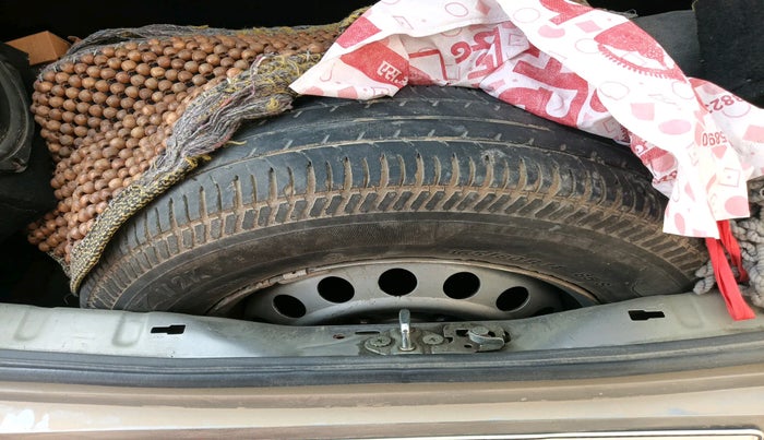 2014 Maruti Swift VXI, Petrol, Manual, 97,308 km, tyre