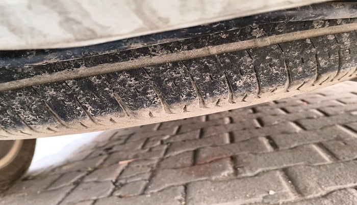 2024 Maruti Ertiga VXI CNG, Petrol, Manual, 71,484 km, tyre