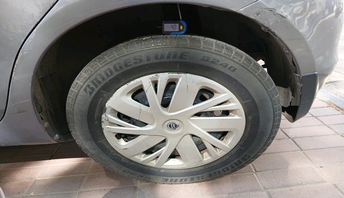 2013 Maruti Swift VXI, Petrol, Manual, 84,825 km, tyre