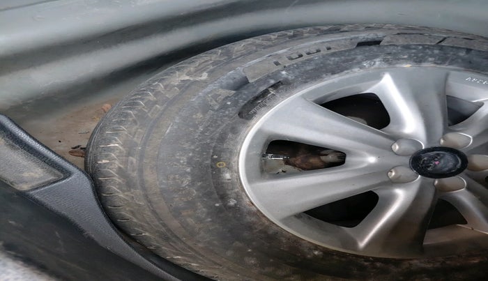 2015 Toyota Corolla Altis GL PETROL, Petrol, Manual, 50,108 km, tyre