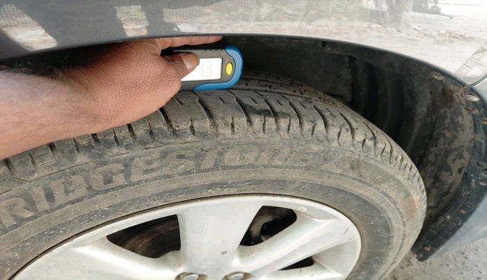 2015 Toyota Corolla Altis GL PETROL, Petrol, Manual, 50,108 km, tyre