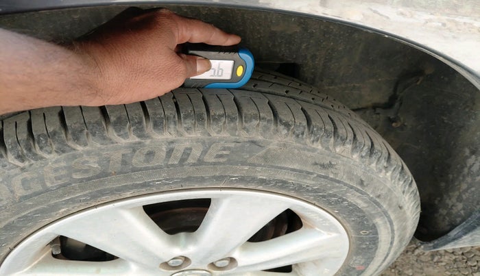 2015 Toyota Corolla Altis GL PETROL, Petrol, Manual, 50,108 km, tyre