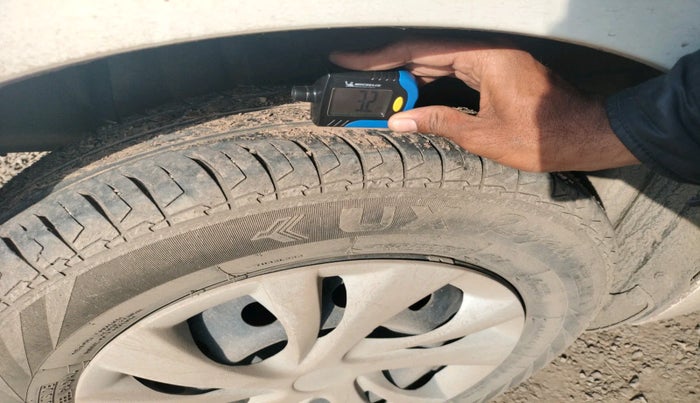 2021 Maruti Swift VXI, Petrol, Manual, 42,467 km, tyre