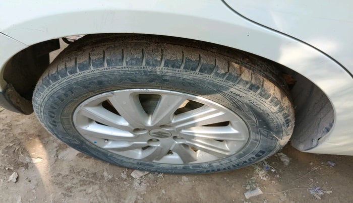 2016 Maruti Swift Dzire ZXI, Petrol, Manual, 44,600 km, tyre