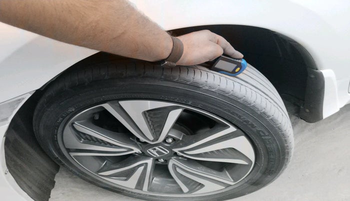 2020 Honda Civic 1.8L I-VTEC ZX CVT, Petrol, Automatic, 17,425 km, tyre