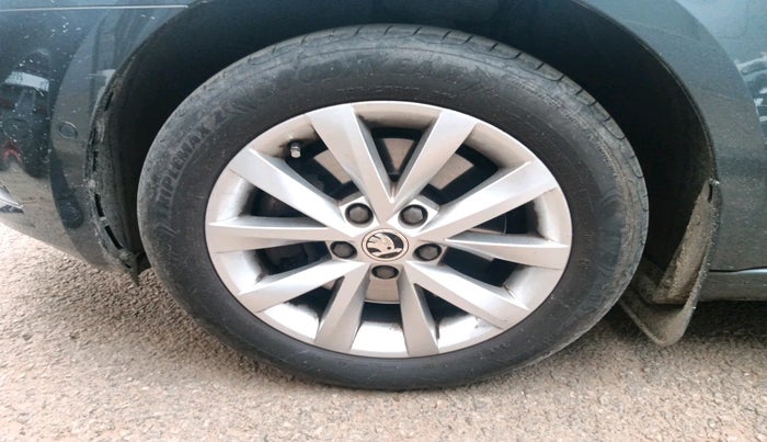 2017 Skoda Octavia L&K 1.8 TSI AT, Petrol, Automatic, 48,432 km, tyre